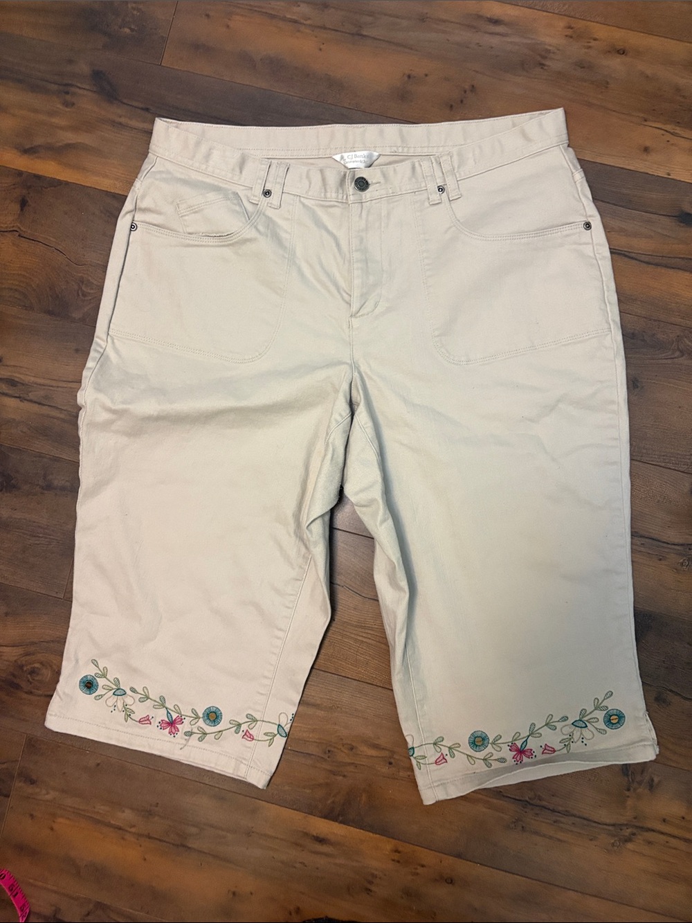 CJ Banks Cream Knee-Length Shorts with Floral Embroidery